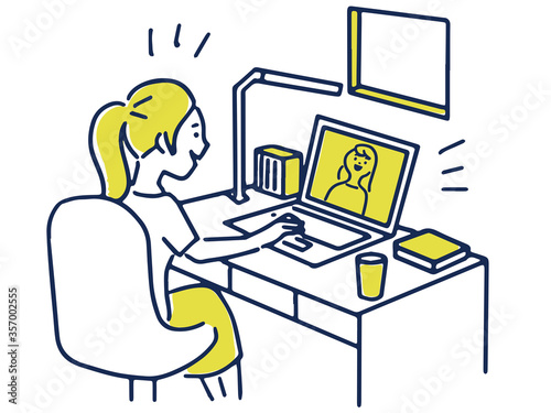 自宅でオンラインで会話する若い女性