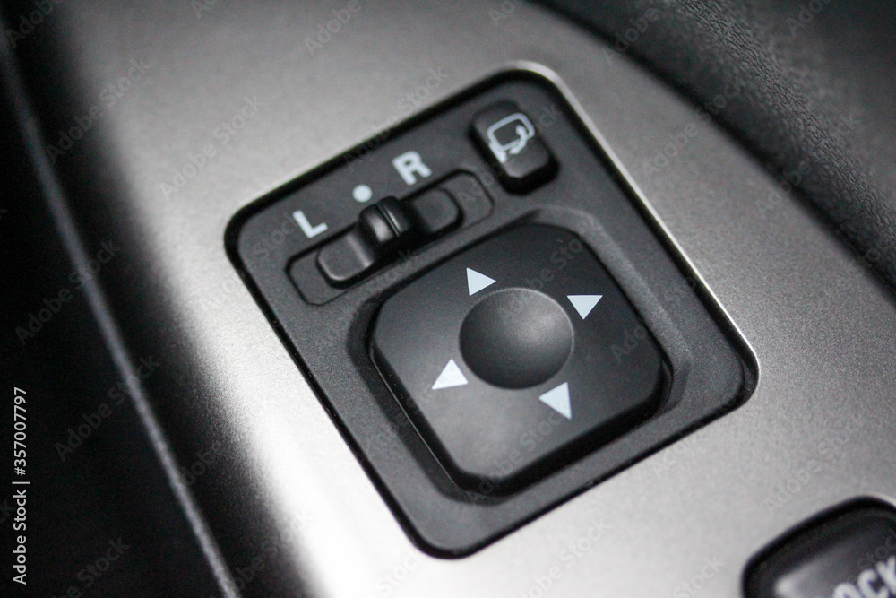 Car rear-view mirror controls