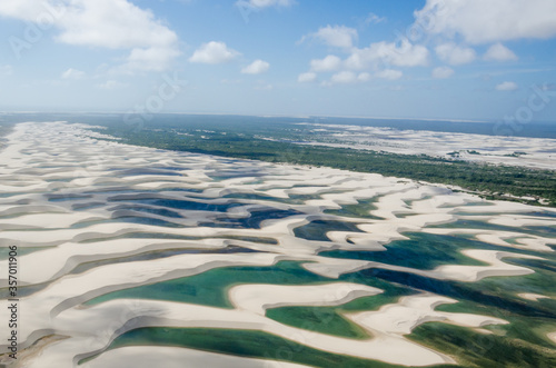 Paisagem do Parque Nacional dos Lençóis Maranhenses, Maranhão, Brasil. Junho de 2016 photo