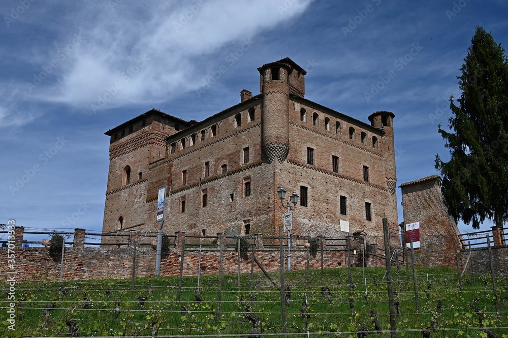 Maniero di Grinzane Cavour