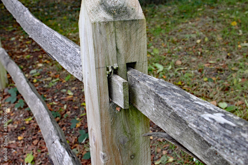 Simple joint in a rustic wooden fence