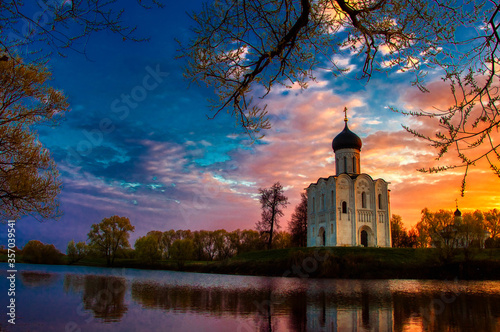 Church of the Intercession on the Nerl river. Vladimir region, Russia © Olegpodi