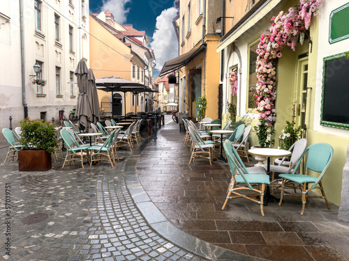 Obraz na płótnie Cozy summer cafe in the old town near the river in the rain w salonie