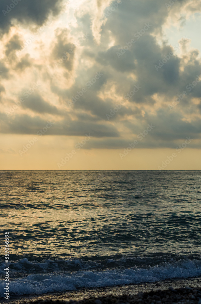 Fototapeta premium Amazing sea sunset, the sun, waves, clouds