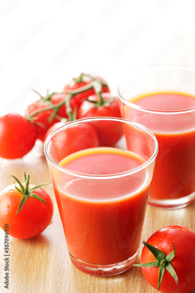 グラスに入ったトマトジュース Tomato juice グラスに入ったトマトジュース Tomato juice