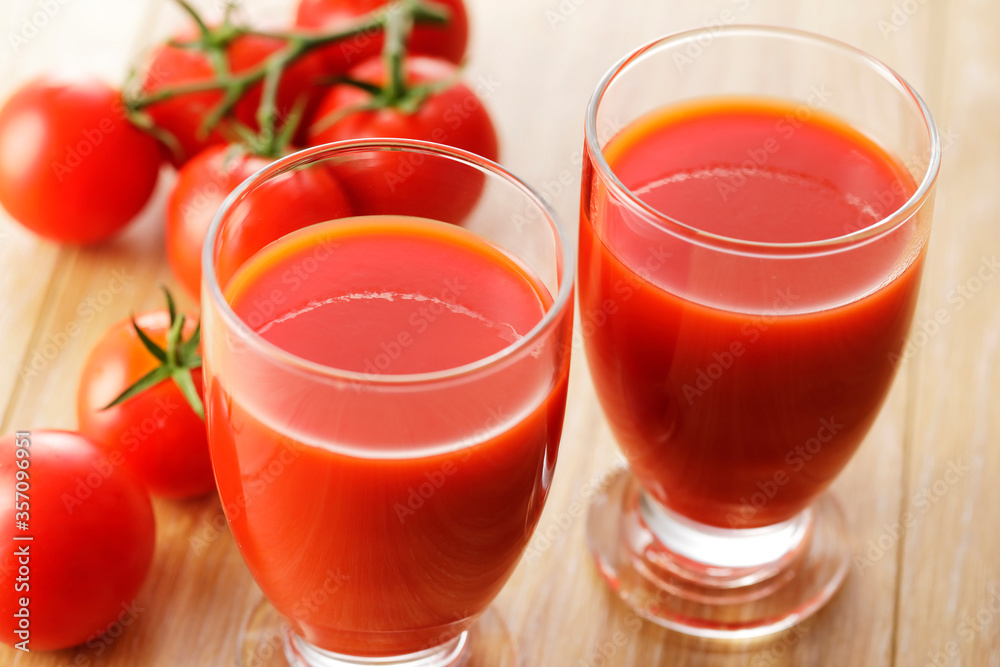グラスに入ったトマトジュース Tomato juice グラスに入ったトマトジュース Tomato juice