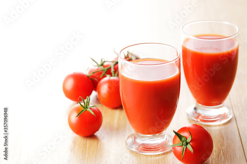 グラスに入ったトマトジュース Tomato juice