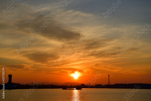日の出の風景 © Kazuyoshi  Ozaki