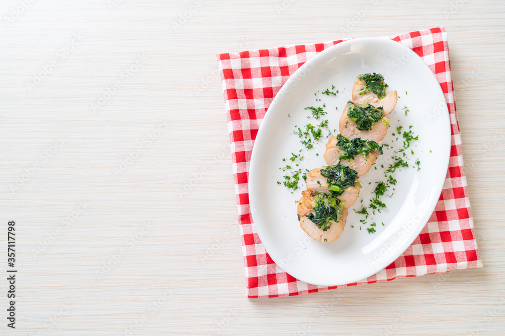 Chicken breasts stuffed with spinach and cheese Chicken breasts stuffed with spinach and cheese