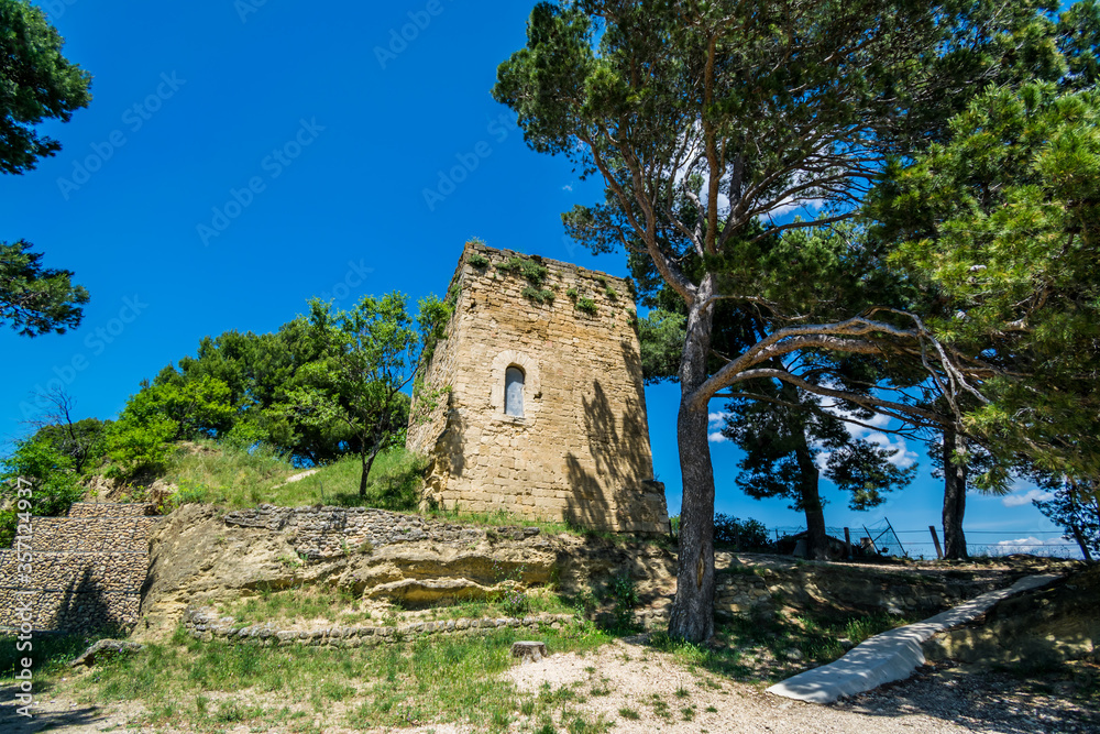 Cucuron, village du Vaucluse dans le massif du Luberon.