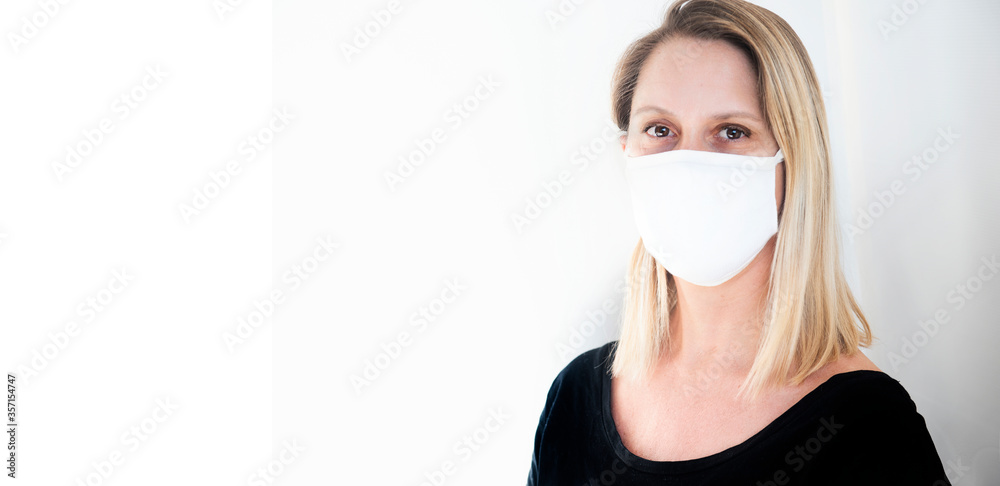 woman wearing social distance mask for prevention of corona virus  - obrazy, fototapety, plakaty 