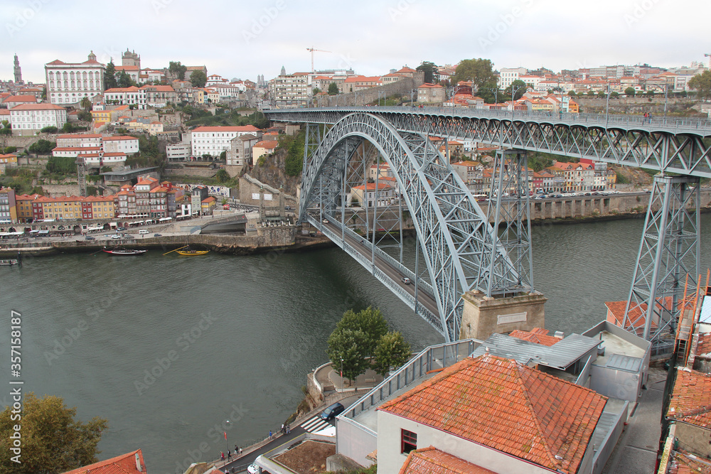 river douro and Dom Luiz I bridge in porto (portugal)
