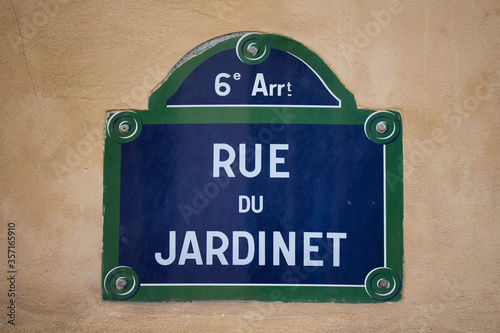 Close up view of a street sign of Rue Du Jardinet in Paris. © theendup