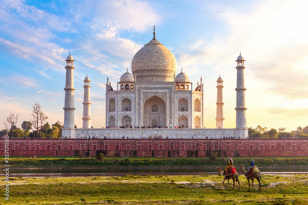 Obraz premium Taj Mahal, exotic India sight, Agra city