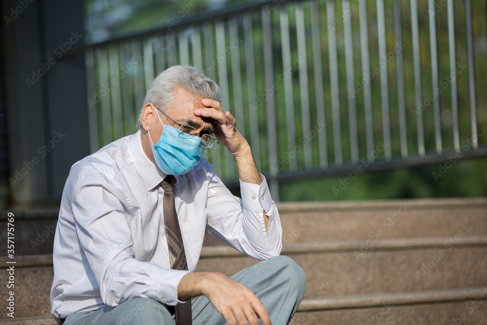 Φωτογραφία Asian businessman losing job due to outbreak of Coronavirus Disease 2019 or COVI