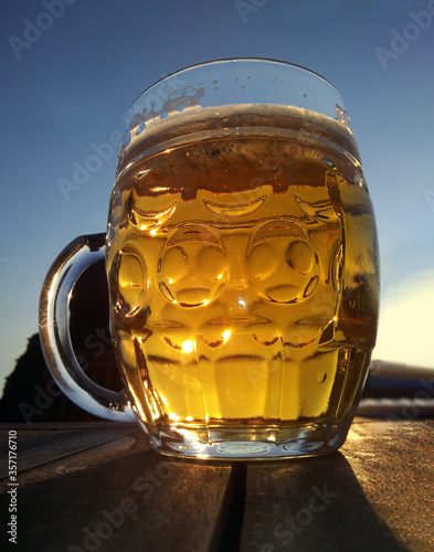ein Close-up von einem grossen Glas Bier in Deutschland