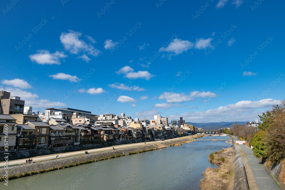 鴨川と街並み