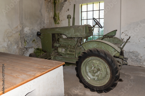 Fotografie Old rarity tractor. Vintage old tractor