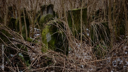 opuszczony cmentarz żydowski