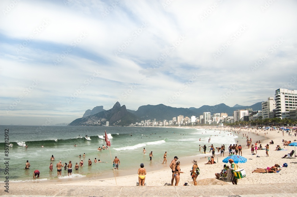 Obraz premium RIO DE JANEIRO, BRAZIL - Feb 12, 2020: Ipanema Beach
