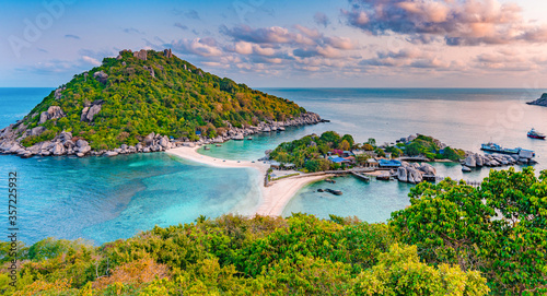 Koh Nang Yuan is a famous island for diving in Surat Thani Province, Thailand. photo