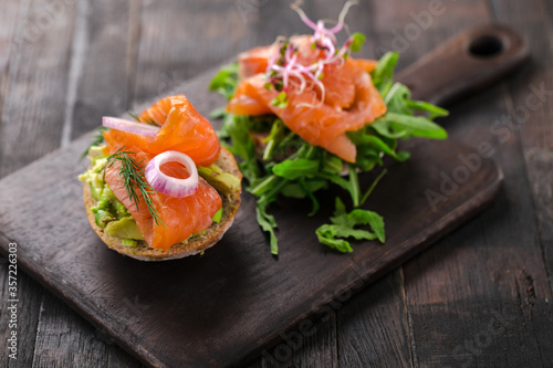 Sandwich with smoked salmon and guacamole.