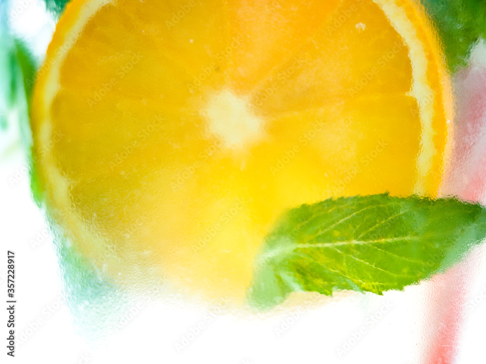 lemon slice mint and ice in cold water