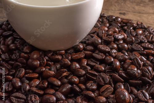 roasted coffee beans, mugs,wood background