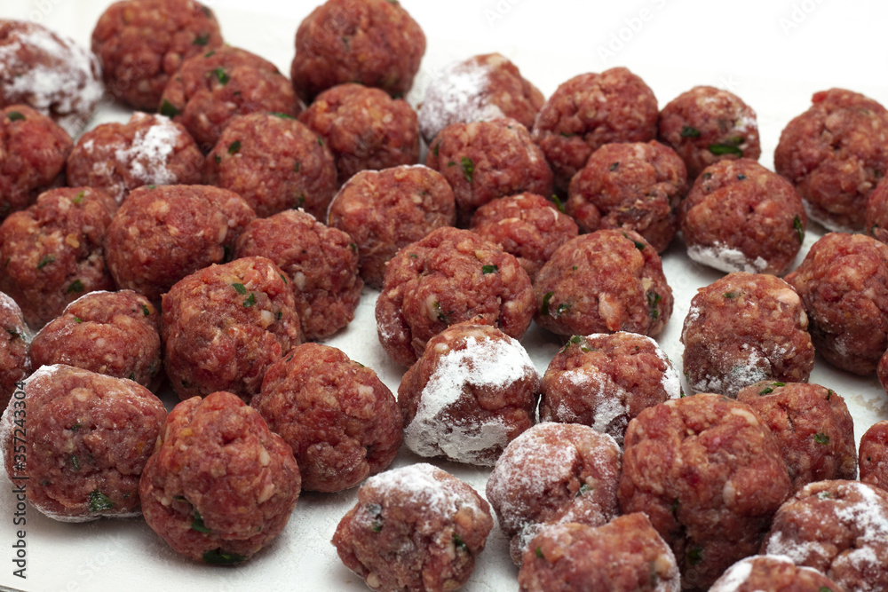 meatballs flavored with parsley