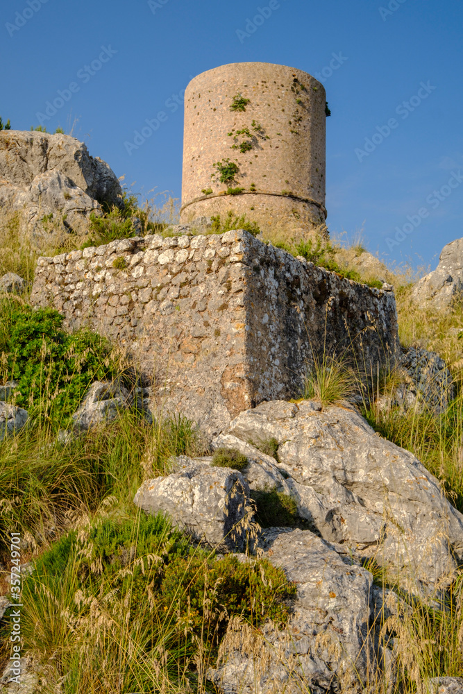 Torre de sa Mola de Tuent ,1596, Escorca, Paraje natural de la Serra de Tramuntana, Mallorca, balearic islands, Spain