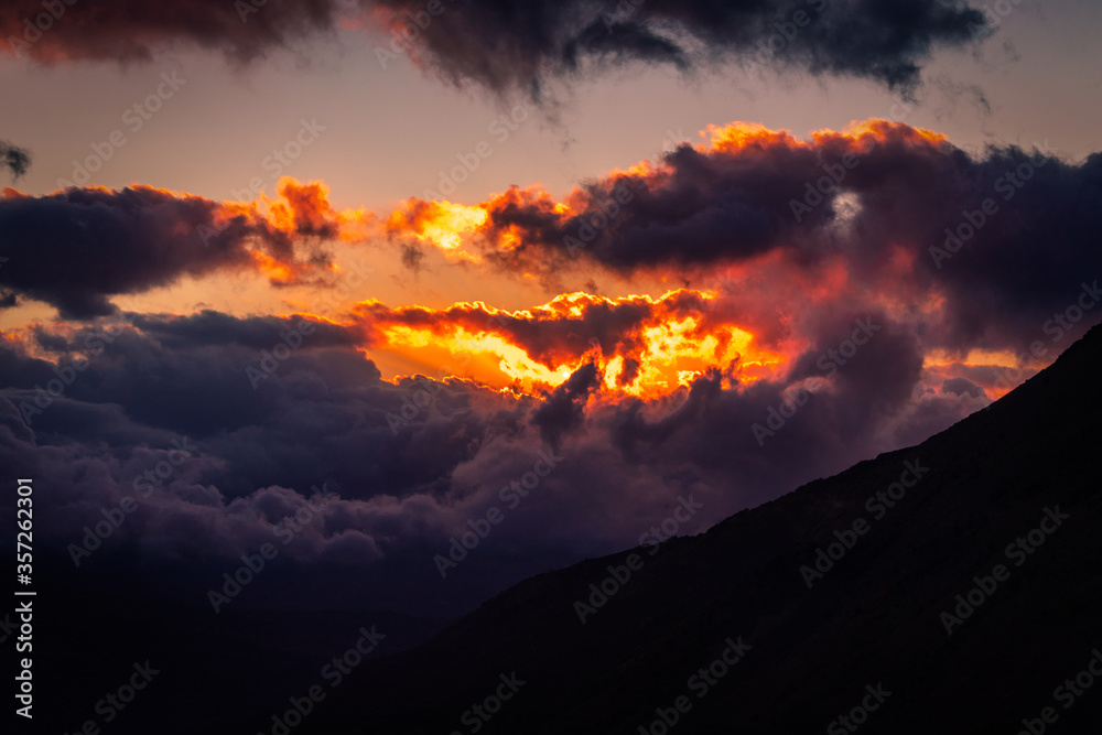 Fototapeta premium Spectacular sunset behind the clouds on the Madonie Park