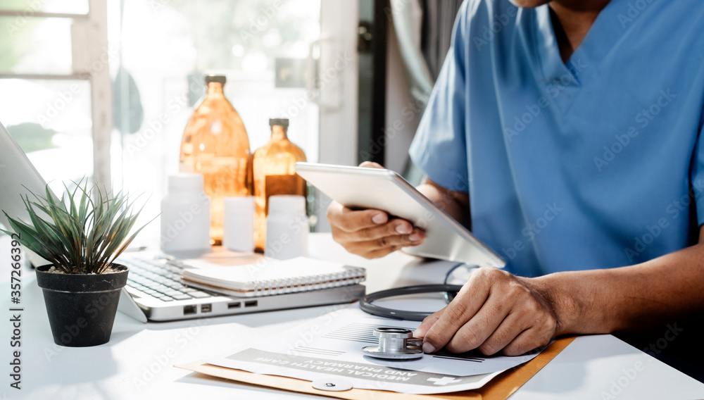 General Medical Services (GMS) and general practitioners (GPs or family physicians). Successful diagrams. Smart doctors make report notes (COVID-19).