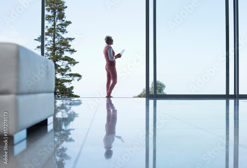 Reflection of businesswoman on office floor © Martin Barraud/KOTO