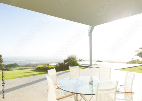 Table and chairs on modern porch © Martin Barraud/KOTO