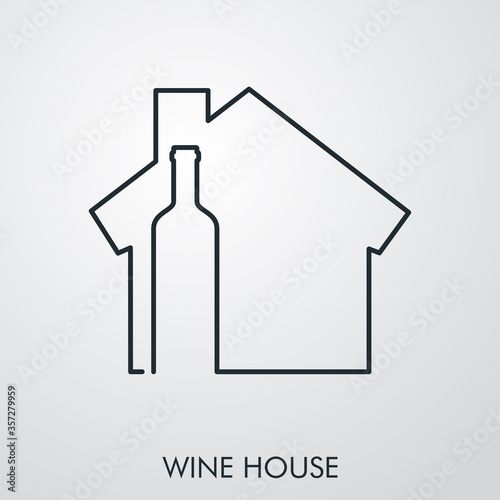 Icono plano lineal palabra WINE HOUSE con silueta de botella de vino en casa en fondo gris