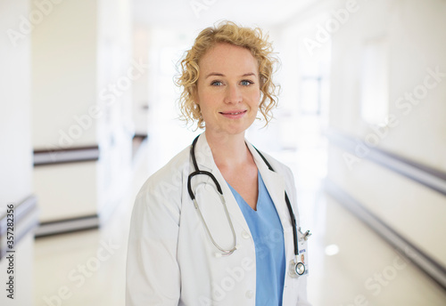 Fotografie Portrait of smiling doctor in hospital corridor