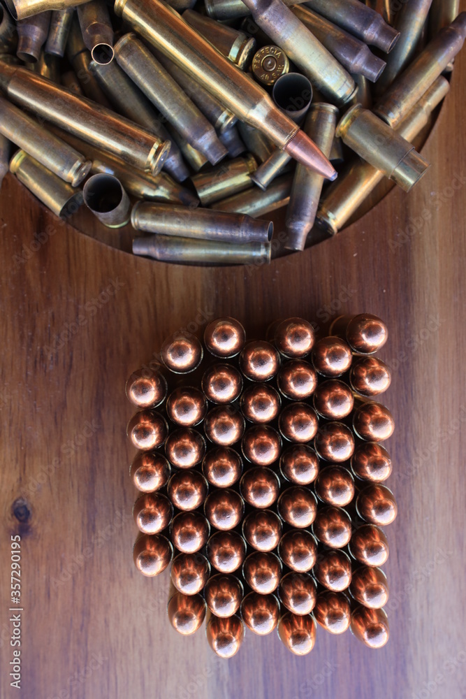 loose 9mm handgun ammunition
loose 9mm handgun ammunition