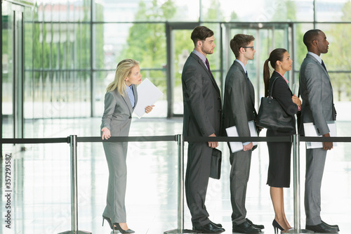 Quadro su tela Business people waiting in line
