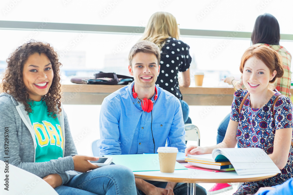 Fotografie University students smiling in lounge