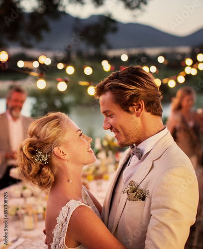Εκτύπωση καμβά Portrait of young couple dancing in garden during wedding reception