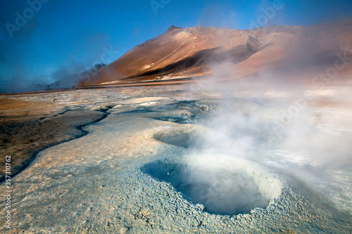 Geothermal steam vents, Namaskard, Myvatn, Iceland © David Henderson/KOTO
