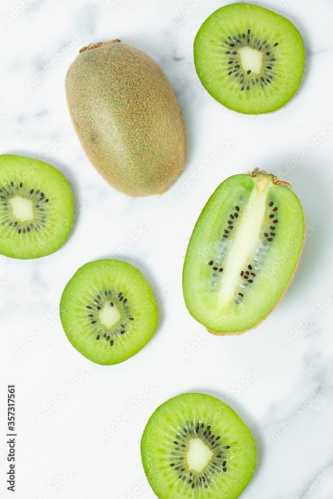 Fototapeta premium kiwi on white background