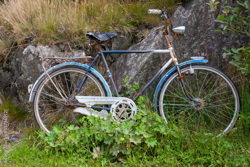 Old abandoned bicycle in a rural place