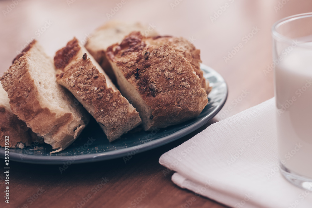 fresh sliced corn bread on a cutting Board