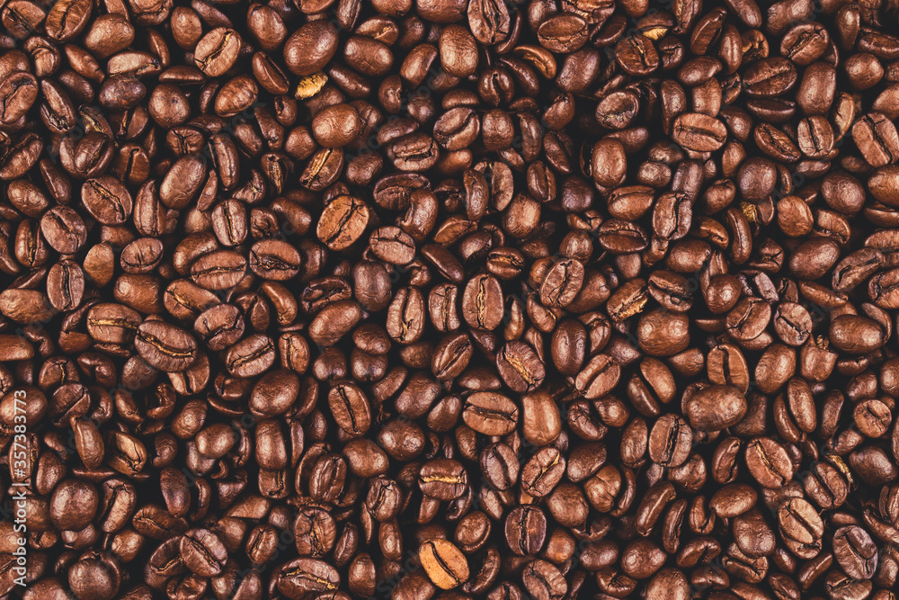 Naklejka premium Top view of coffee beans. Coffee beans on the flat surface.