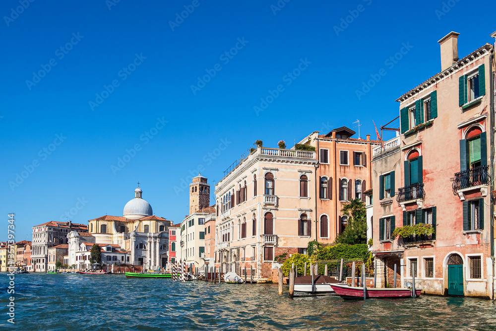 Historische Gebäude am Canal Grande in Venedig, Italien - obrazy, fototapety, plakaty 