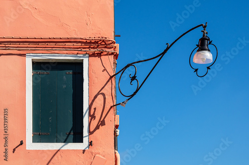 Detail eines Gebäudes auf der Insel Burano bei Venedig, Italien photo