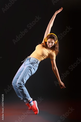 Beautiful female hip-hop da...