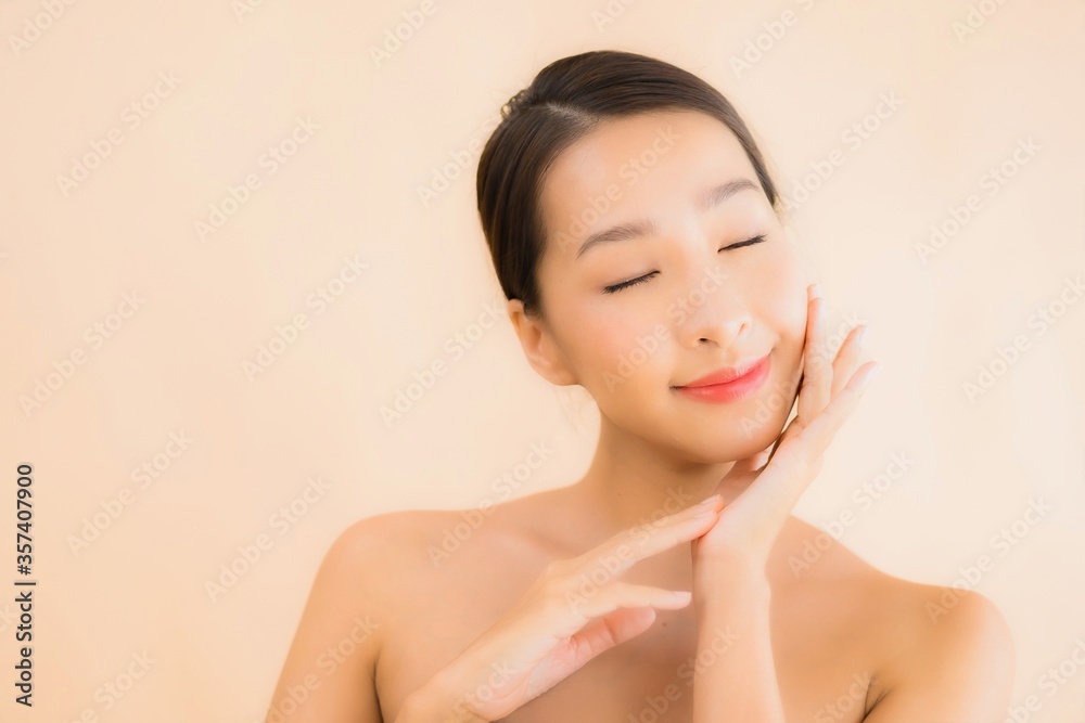 Portrait beautiful young asian face woman with beauty spa concept Portrait beautiful young asian face woman with beauty spa concept