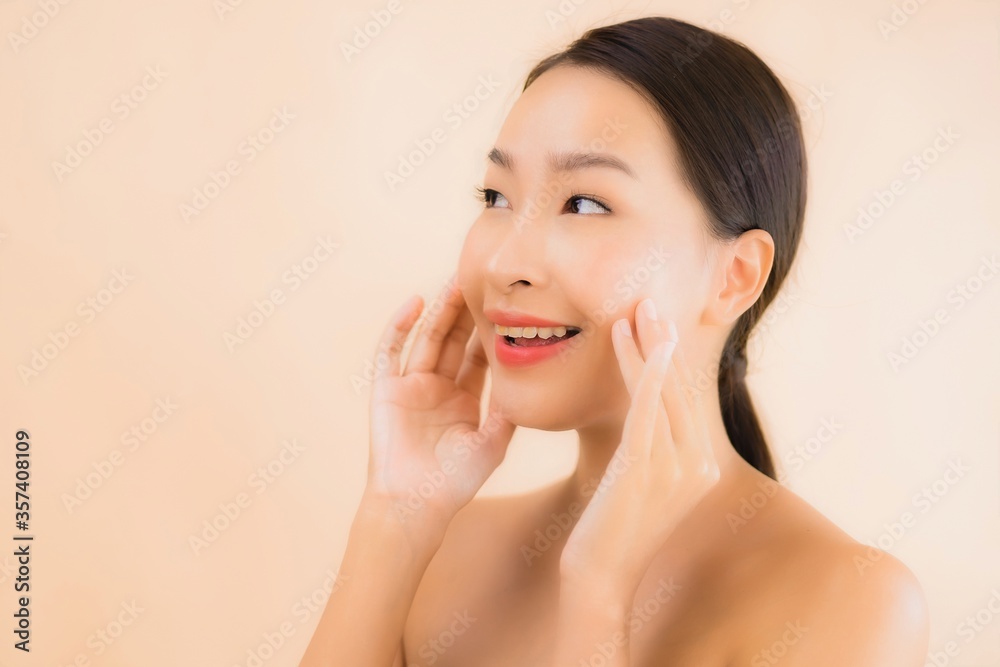 Portrait beautiful young asian face woman with beauty spa concept Portrait beautiful young asian face woman with beauty spa concept